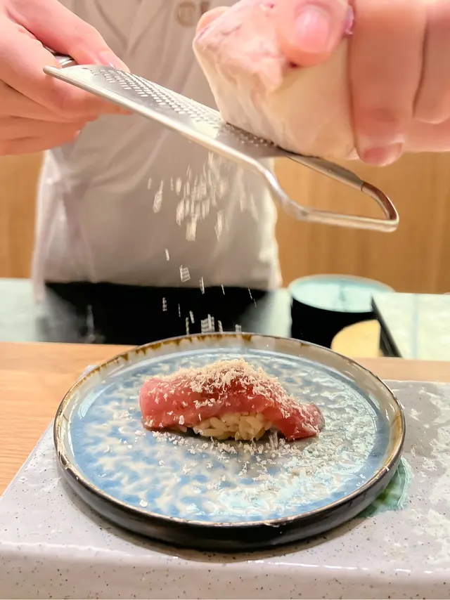 招牌飄雪鵝肝拖羅壽司