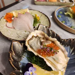 時令魚子醬生蠔 Oyster with Caviar & 鯛魚刺身 Snapper Sashimi