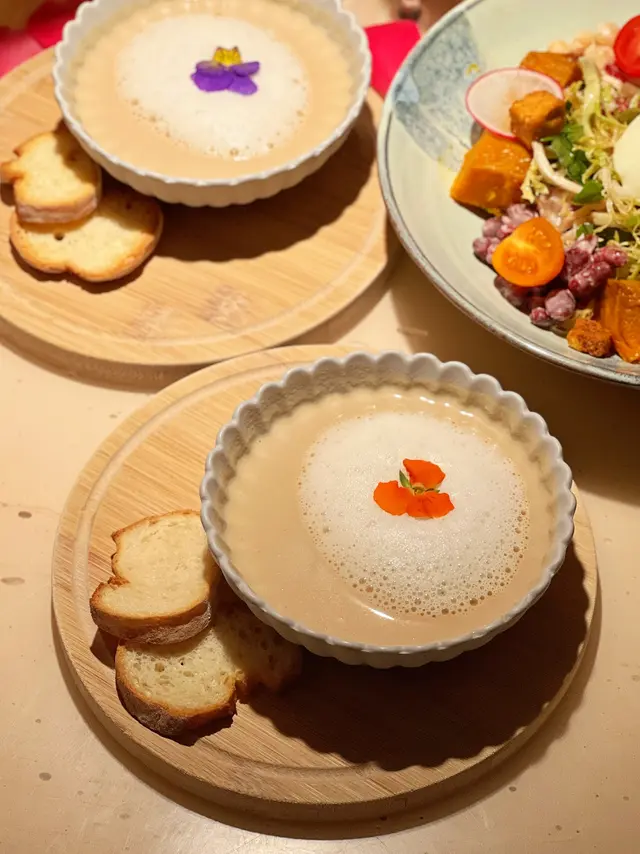 花廚特色菌菇湯(配法包)
