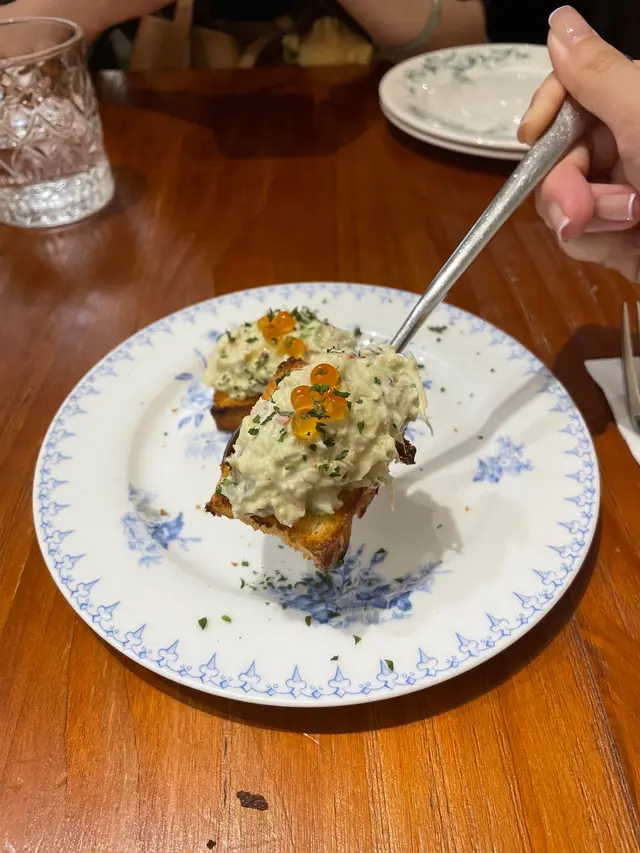 牛油果蟹肉多士