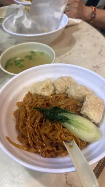 雲吞撈粗麵