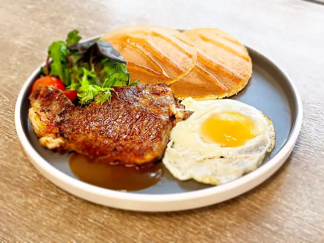 鄉村牛扒焦糖pancake #小西灣 #柴灣 #早餐