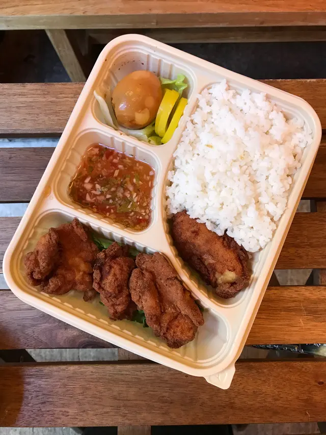 緬泰青檸醬炸雞烚蛋飯