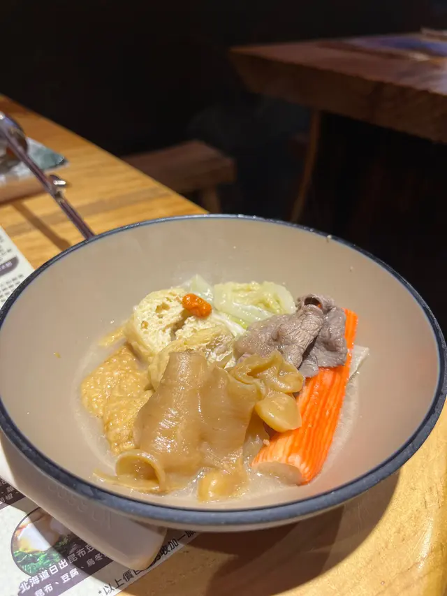 火鍋放題$258  叫咗花膠雞湯  有花膠 湯好飲  牛肉都切得大片  仲有啲小食炸物全部都唔錯熱辣辣  有下次