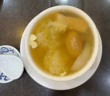 雪耳无花果海底椰炖汤