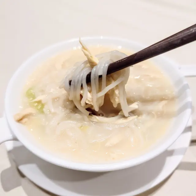 嫩雞煨麵