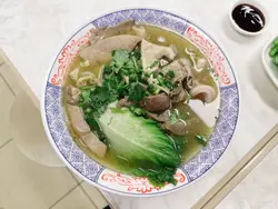新鲜大猪杂汤面