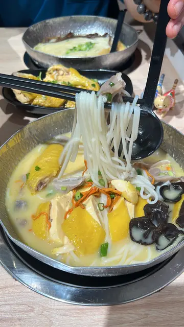 胡椒豬肚雞米線
