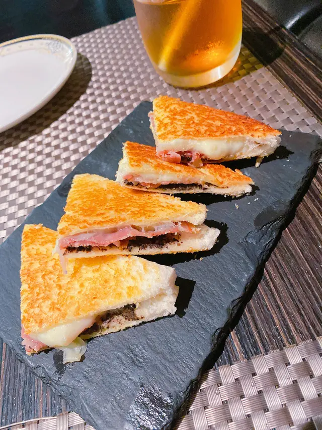 黑松露芝士風乾火腿比堅尼