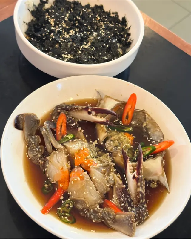 醬油蟹配紫菜飯團