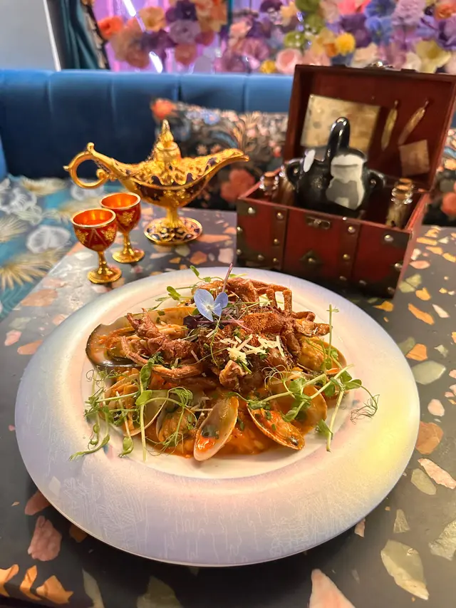 脆炸軟殼伴冬陰功海鮮意大利飯