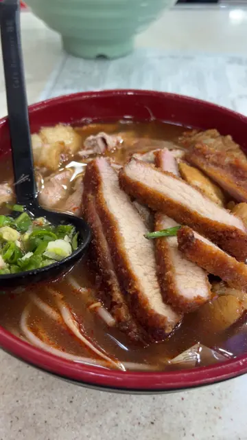 猪颈肉腩肉羊肉酸辣汤米线