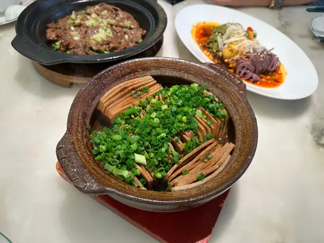 蔥夠多，芋頭切得很薄，很入味，但如果淨食就偏鹹，建議伴飯食