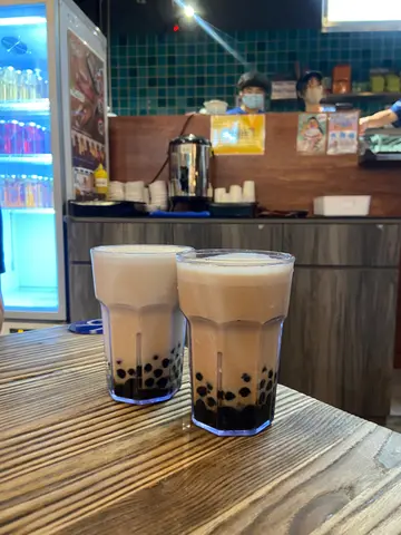 招牌珍珠奶茶+茱香珍珠奶茶