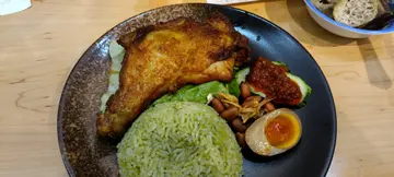 斑蘭炸雞脾椰漿飯