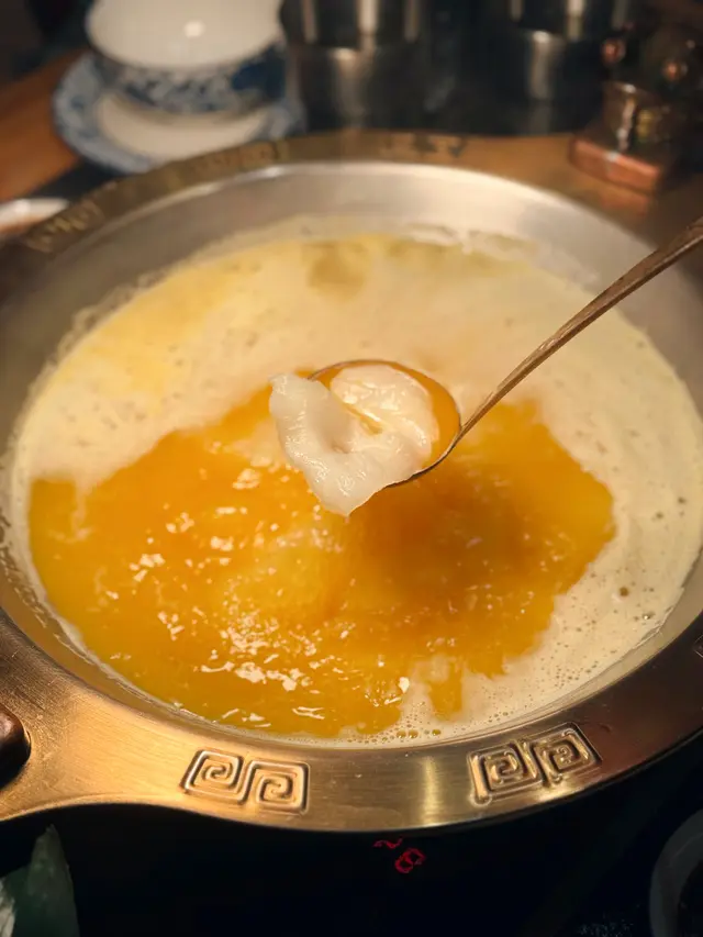玲瓏浮凸花膠雞湯鍋