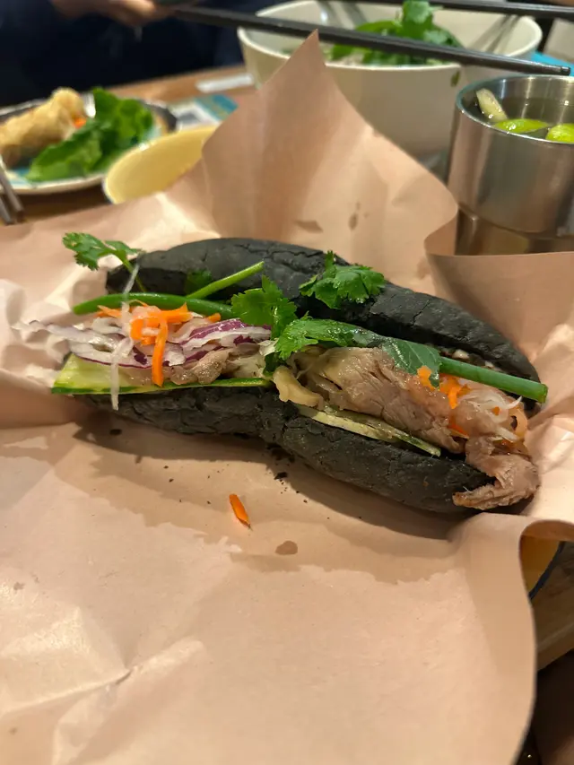  慢煮燒牛肉法包