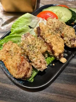 外皮炸到金黃香脆,咬落有肉汁,蒜香加埋牛油香,可能係我食過最好味嘅牛油雞翼!
