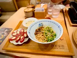 麻辣担担夜市小香肠拌面