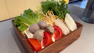 环境舒服，牛肉新鲜，午间二人餐份量好多食唔晒！