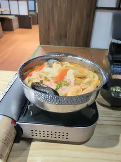 香辣汤海鲜锅烧乌冬