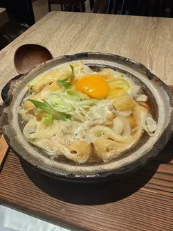 亲子煮乌冬配黄金铿鱼清汤
