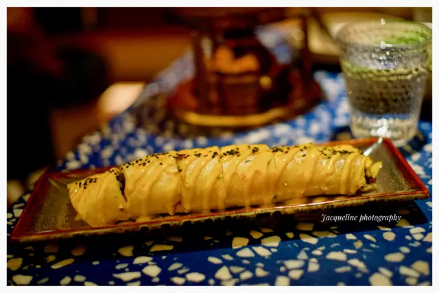 手撕牛𦟌酸菜蛋餅