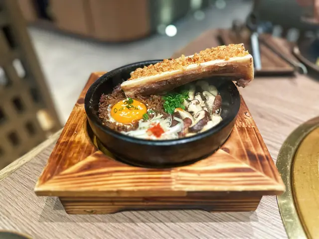 嚴選牛骨髓石頭鍋飯