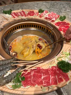 美颜花胶鸡锅