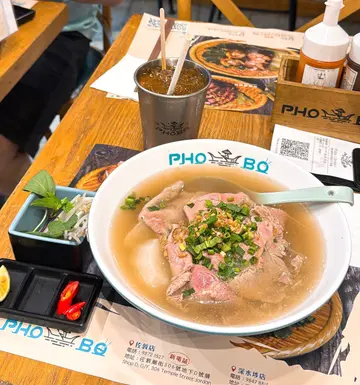 招牌牛骨汤生牛肉汤檬粉