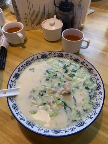 嫩鸡煨面