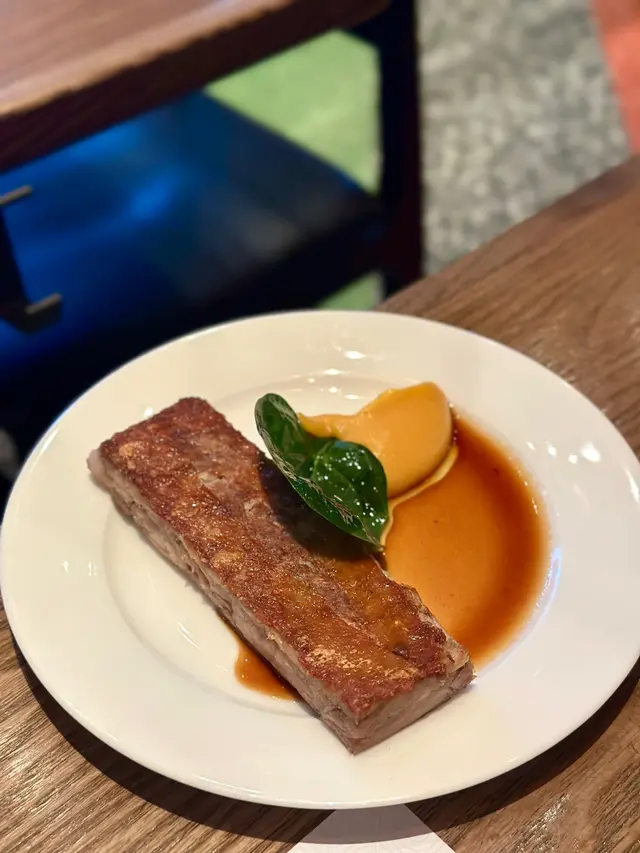 Deboned suckling pig