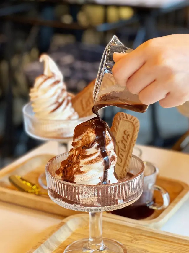 黑松露特濃朱古力醬牛奶雪糕