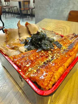 鳗鱼拼慢烧牛肉饭