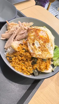 手撕煎蛋肉鬆飯