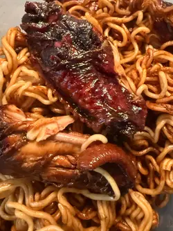 瑞士雞翼撈公仔麵