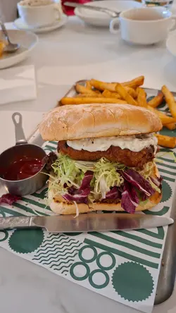 脆炸鱼柳意式软包配自家制他他酱