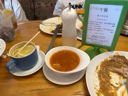 真係唔會再有第二次幫襯,食物普通,服務極差!但就食咗一肚氣!😡😡
#小店店員服務極差
#未食午餐已經食咗一肚氣
內部環境擠逼