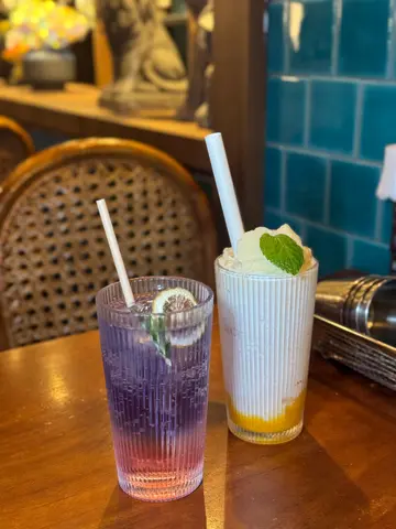 蝶豆花青檸梳打  &  芒果椰奶沙冰
