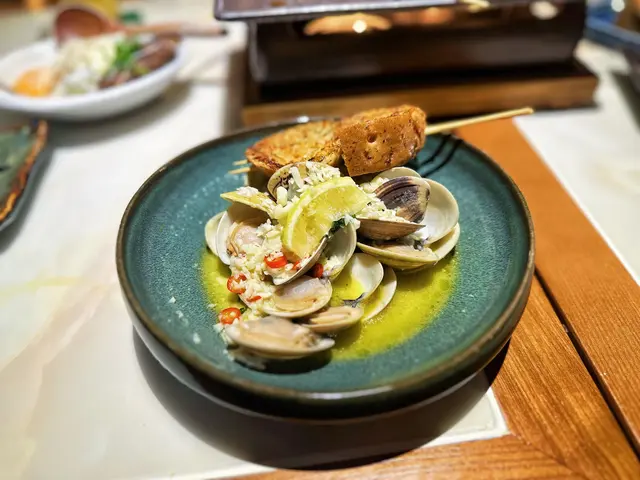 蒜香牛油酒煮蜆