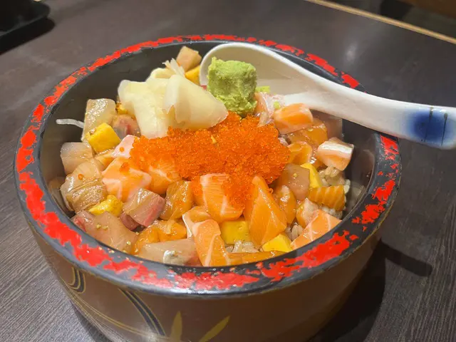 雜錦角切丼