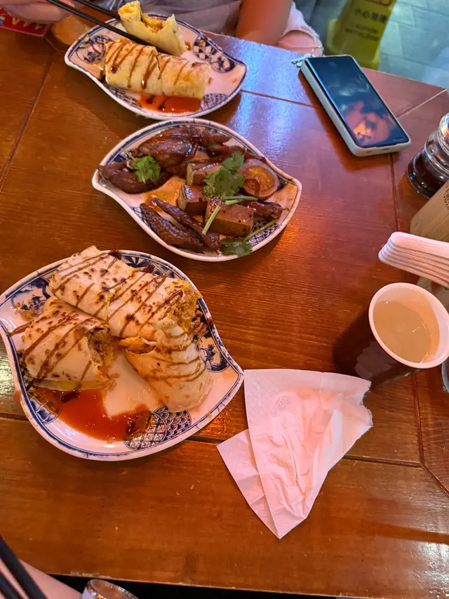 蛋饼  加 卤水拼盘