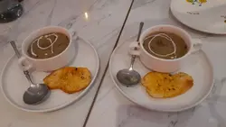 黑松露牛肝菌蘑菇汤同蒜蓉多士
