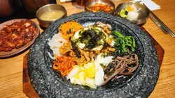 石盤豬肉拌飯 Spicy Stir-Fried Pork Bibimbap