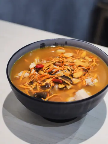 黄酒药膳鸡米线
