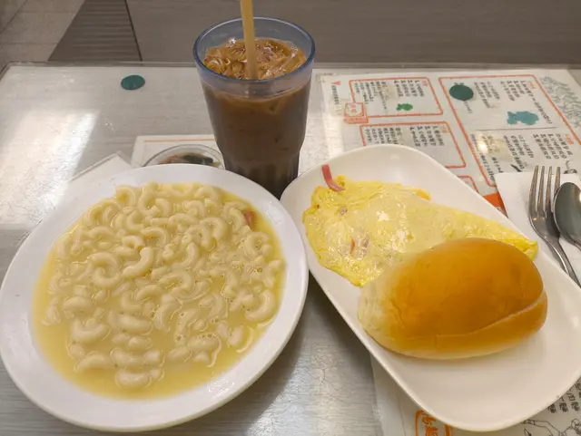 餐肉通心粉+火腿奄列