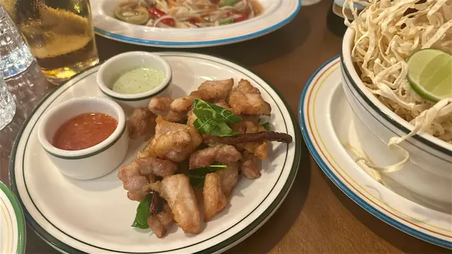 炸五花腩配青醬