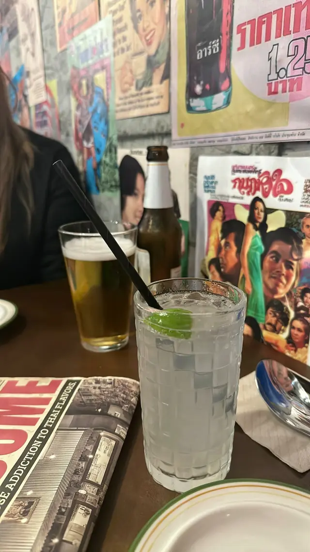 飲品價錢都算合理,
青檸梳打大大杯,味道正正常常。