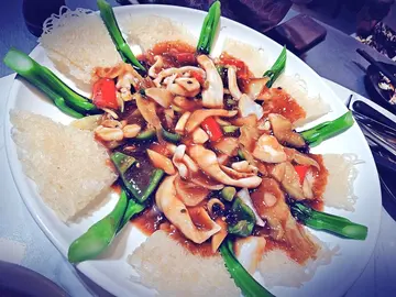 豉椒炒蛏子配煎米粉