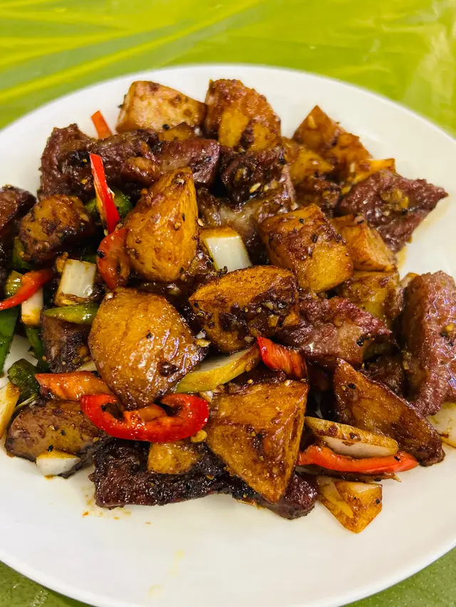 黑椒薯仔牛柳粒